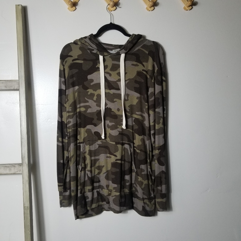 NWOT ZENANA WOMEN'S CAMO LIGHTWEIGHT HOODIE SIZE MEDIUM